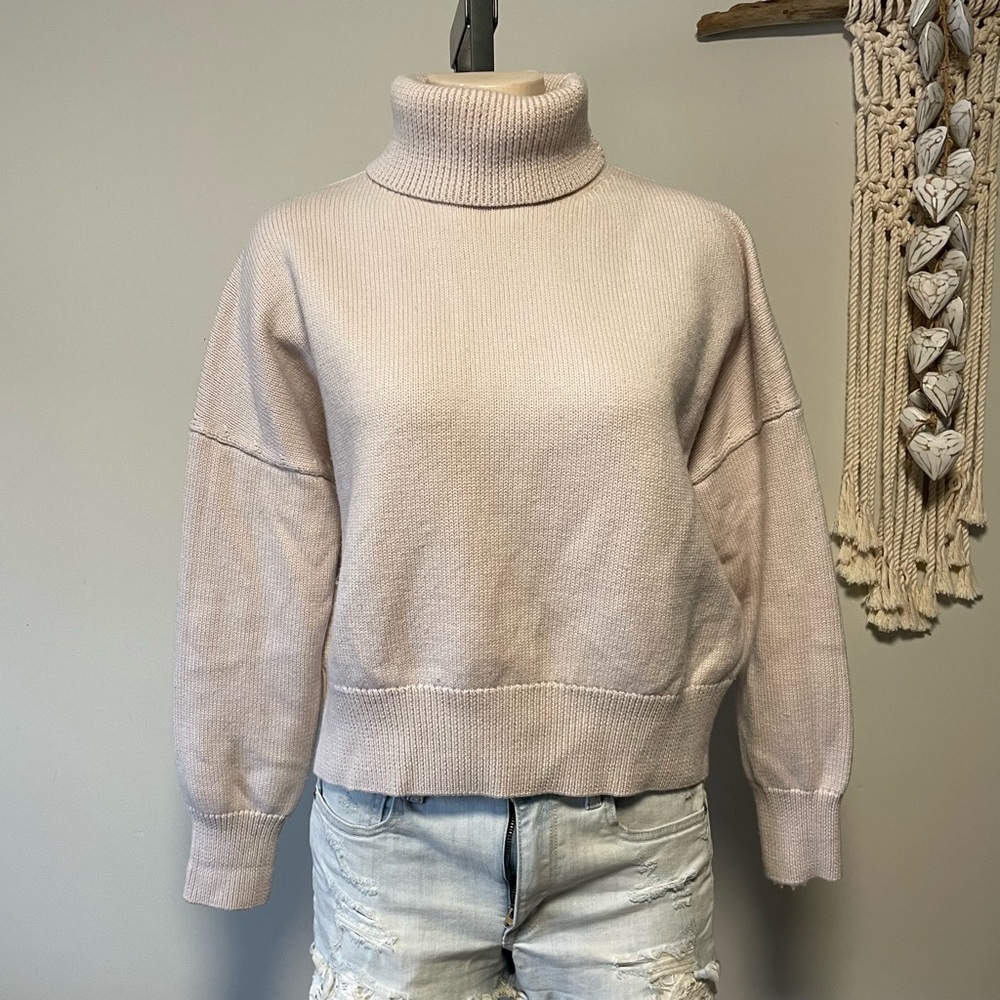 Naïf Montreal 100% Wool Knit Cropped Turtleneck Sweater Cream Size Medium